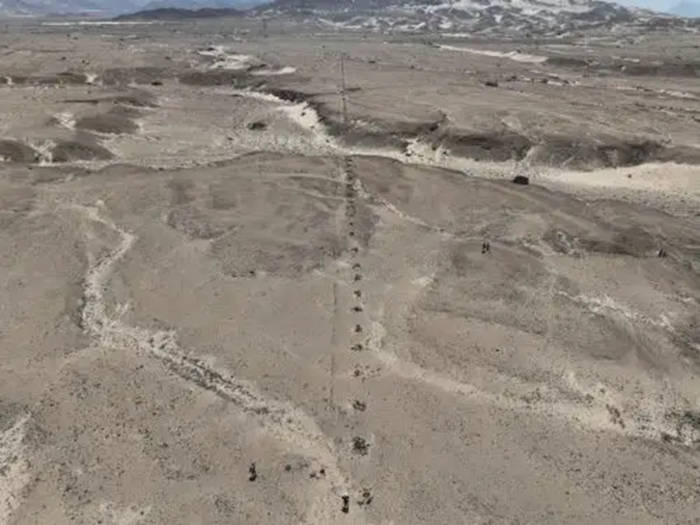 Part of the straight geoglyph discovered in Chicama. 