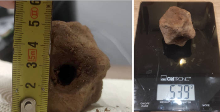 Images showing size and weight of the flail