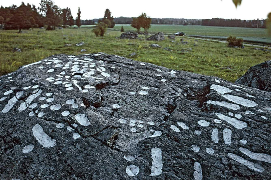 Bronze Age footprint carvings at Godegård, Västergötland
