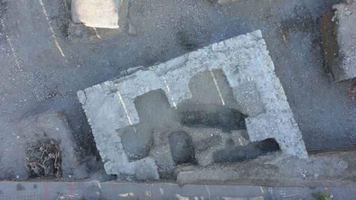Aerial view of the gallows at the end of the excavation