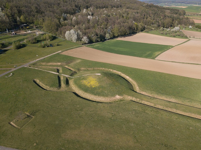 Grave mound reconstructed in its original position on the terrain of the Glauberg