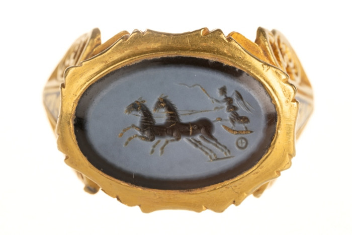 The Roman gold finger ring with a dark blue and light grey nicolo engraved gem depicting Victory.