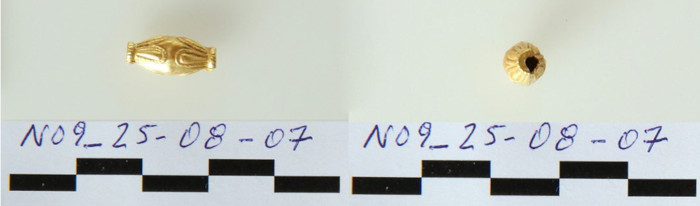 Gold biconical beads from the Kolona hoard.