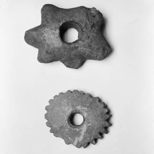 Examples of star-shaped club heads from the Stone Age