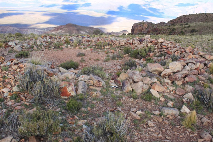 Stone-built structures at the Cordillera del Tigre site