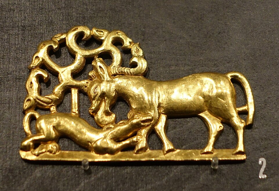 Plaque depicting animal fight, Xiongnu, 200-100 BC, gold.