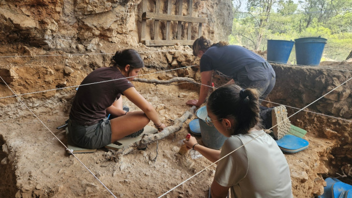 University of Zaragoza students excavate a Mousterian occupation level at Aguilón P5.
