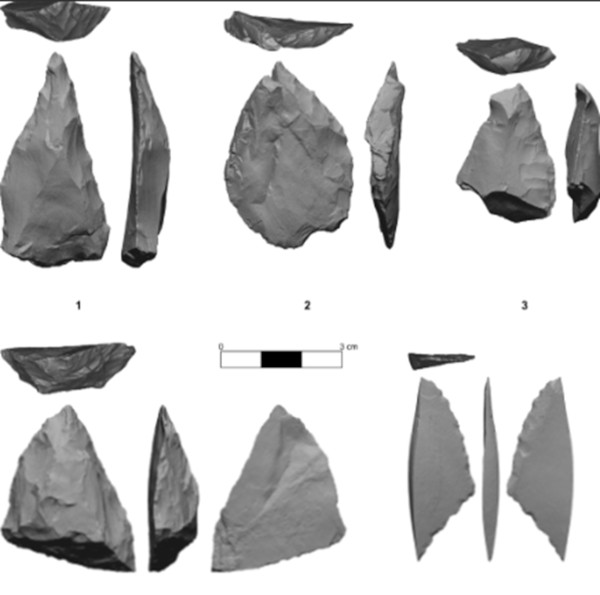 Imagens de ferramentas de pedra (perfuradores de jaspe) usadas para perfuração dentária. (Zubova et al., 2026, PLOS One, CC-BY 4.0)