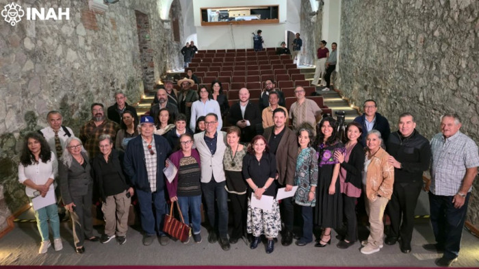 Group of speakers and authorities at the X International Colloquium on History, Architecture, Sculpture, Urbanism, and Funeral Customs.