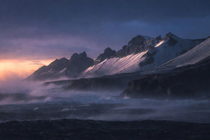 إعادة بناء واقعية لساحل القطب الجنوبي الخالي من الجليد عند الشفق 