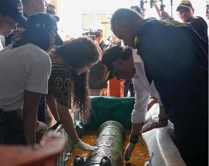 The President of Colombia and other officials with a cannon recovered from the shipwreck.