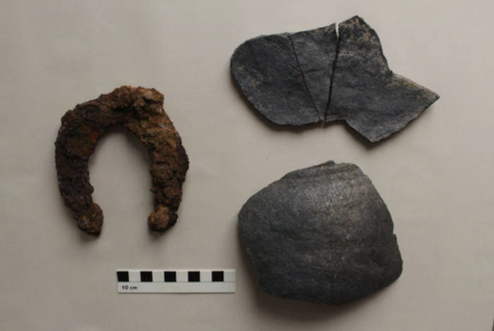 3 artifacts recovered at the site.
