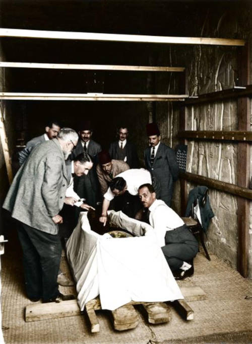 Tutankhamun Examination Committee watching as Douglas Derry makes the first incision in the pharaoh’s wrappings.