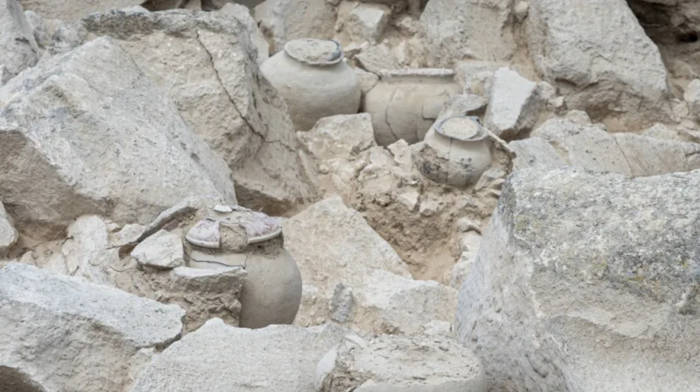 Burials in urns discovered during excavations in 2025