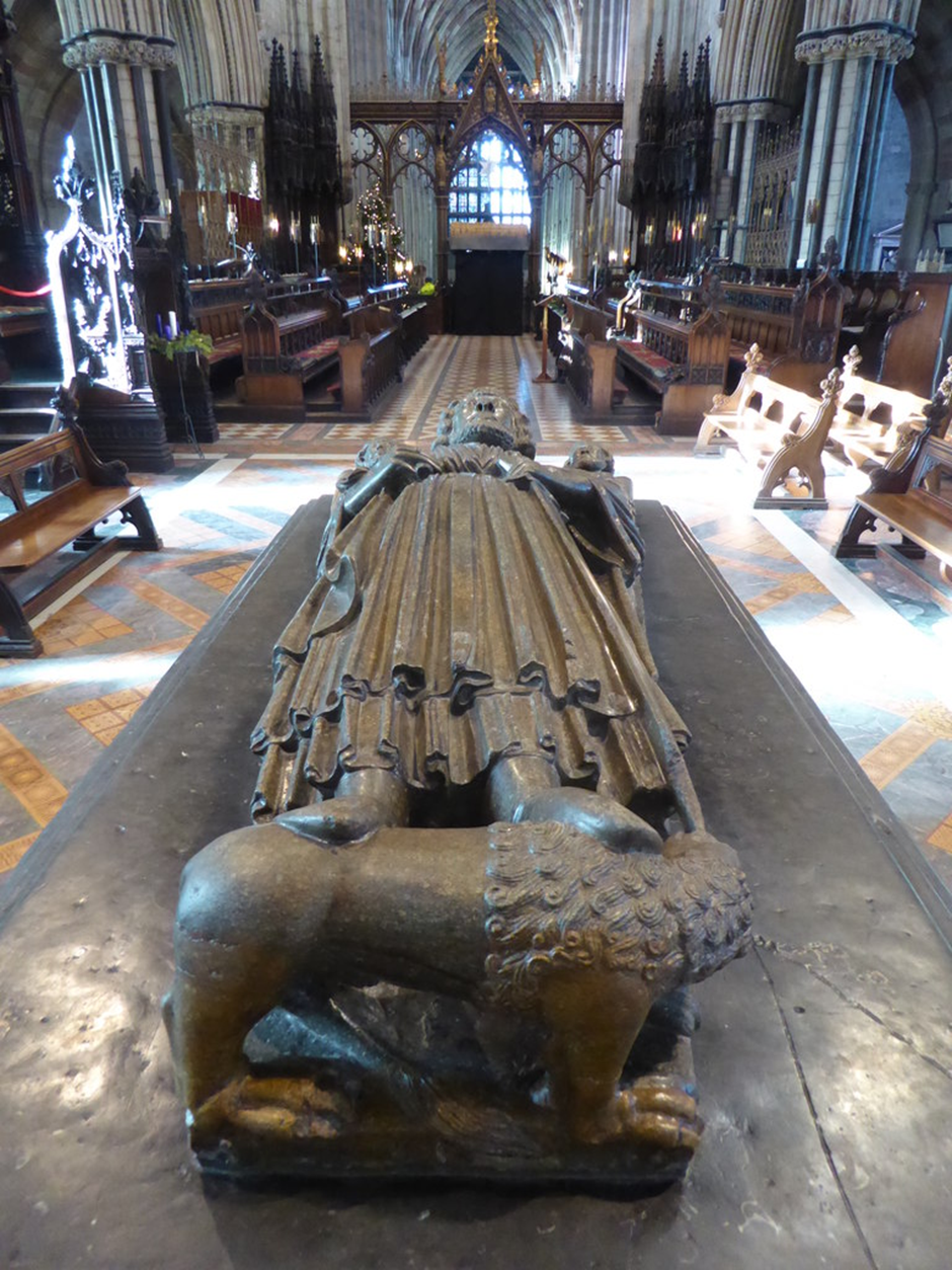 The effigy of King John in Worcester Cathedral.