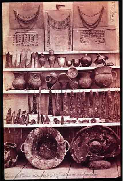 Items from the Troy II treasure ("Priam's Treasure") discovered by Heinrich Schliemann (Public Domain)