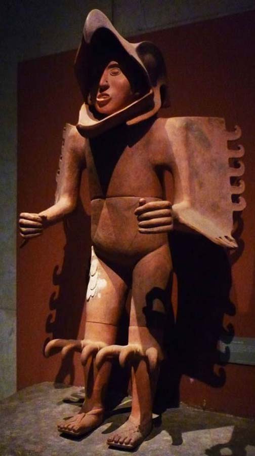 A large ceramic statue of an Aztec eagle warrior exhibited at the Museo Nacional de Antropología e Historia, México. (Maunus / CC BY-SA 3.0)