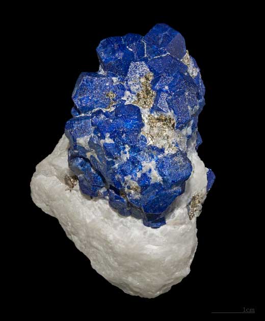 Cristales de lazurita (mineral principal del lapislázuli) de la mina Sar-i Sang en Afganistán, donde se extrae lapislázuli desde el séptimo milenio antes de Cristo (Didier Descouens / CC BY SA 4.0)
