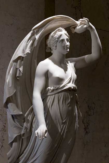 Sebuah patung marmer yang diukir pada tahun 1841 dari Iris sebagai dewi pelangi dipajang di Museum Kunsthistorisches di Wina, Austria.  (Manfred Werner/Tsui/CC BY-SA 4.0)