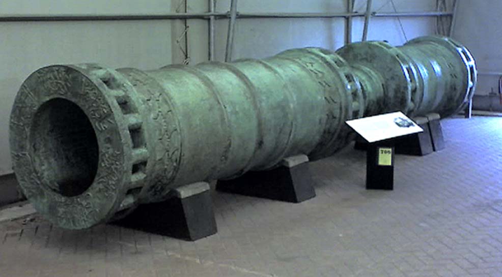 The Dardanelles Gun, cast in 1464 and based on the Orban bombard that was used for the Ottoman besiegers of Constantinople in 1453
