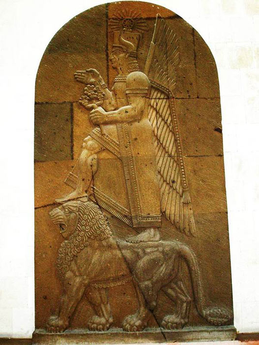 Una representación moderna del dios Ḫaldi basada en los originales de Urartian, que también se encontró en los diseños del cinturón de bronce de Satala Urartian (ver imagen a continuación). (liveon001 / CC BY-SA 3.0)