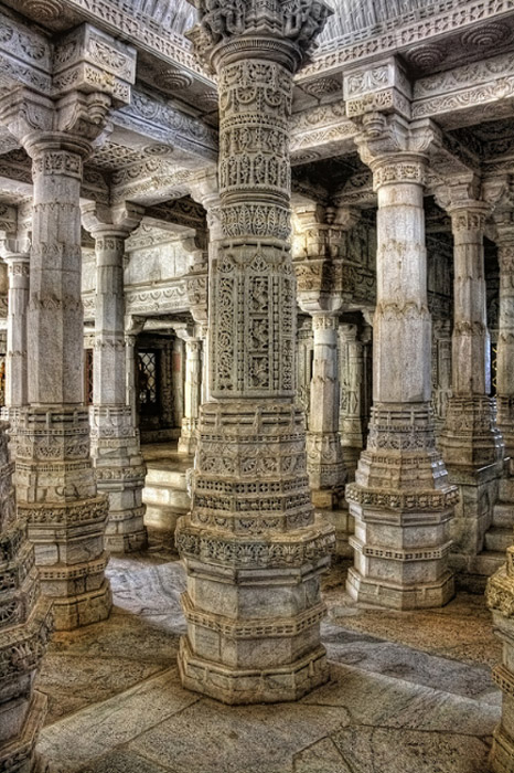 The ornate pillars of Ranakpur 
