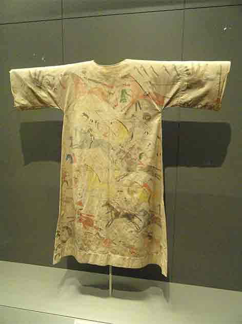 Pictographic Dress of the Sioux tribe - Lakota (Teton Sioux), North or South Dakota - c. 1885. (Public domain)