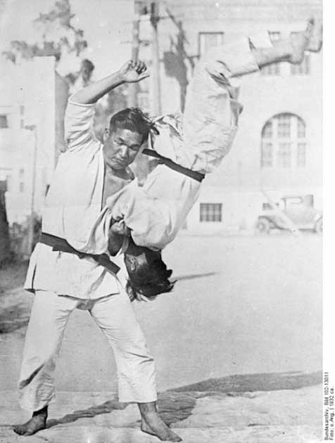 Hombres practicando jujutsu en 1932. (Bundesarchiv, Bild 102-13011 / CC BY-SA 3.0)