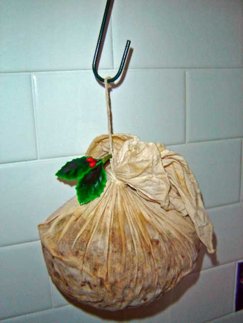 Christmas puddings are often dried out on hooks for weeks prior to serving in order to enhance the flavor. This pudding has been prepared with a traditional cloth rather than a basin. (DO’Neil / CC BY SA 3.0)
