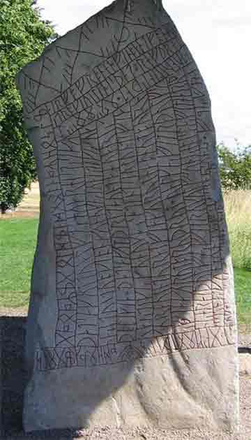 The Rök Runestone (Ög 136), located in Rök, Sweden features a Younger Futhark runic inscription that makes various references to Norse mythology. (Wiglaf/CC BY-SA 3.0)