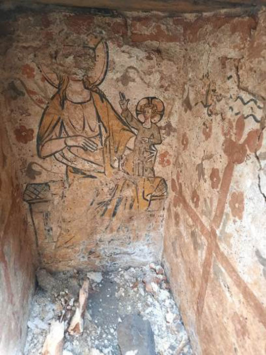 Sedes sapientiae scene at the foot of painted burial vault (Raakvlak)