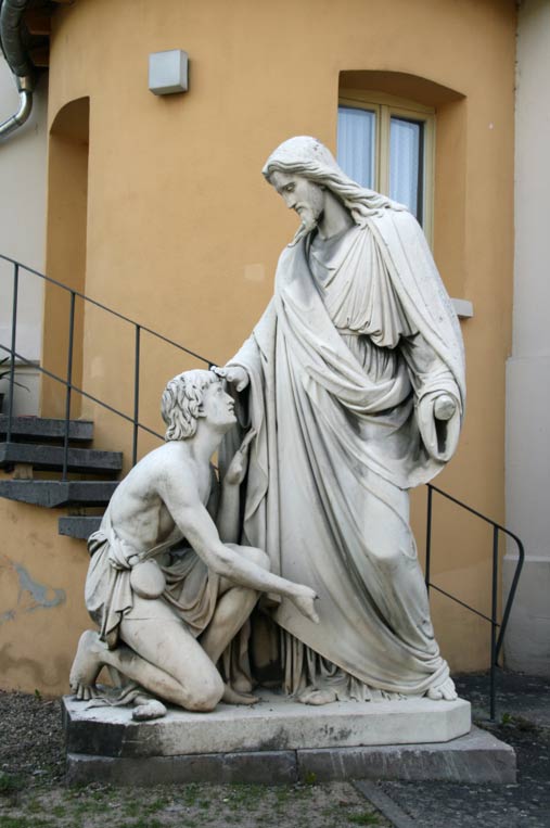 A statue of Jesus restoring sight to a blind man