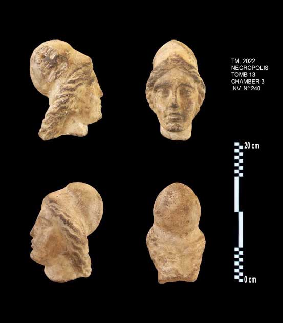 Una de las cabezas de las estatuas encontradas cerca del templo Taposiris Magna. Crédito: Ministerio de Turismo y Antigüedades