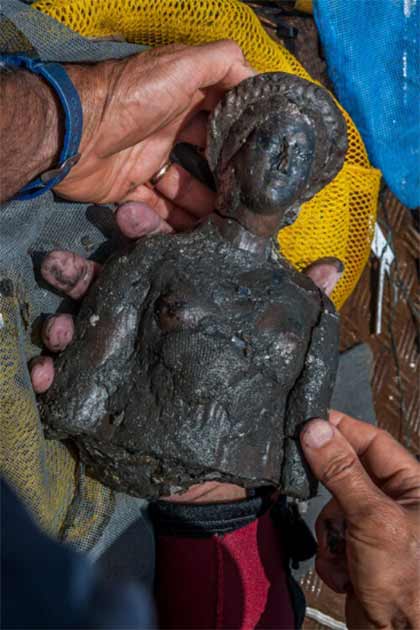 Una de las muchas estatuillas de bronce encontradas en el sitio submarino Thonis-Heracleion. (Christoph Gerigk / Franck Goddio / Fundación Hilti)