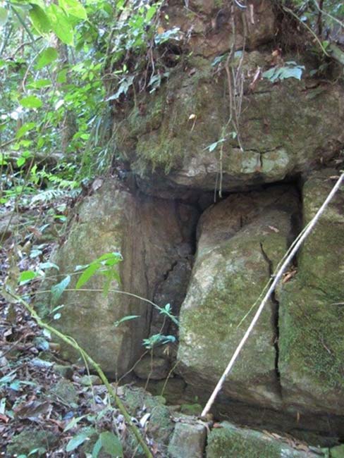 Photos of the strange rock structure.