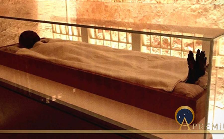 Of all the pharaohs of ancient Egypt who yearned to rest for an eternity in their sepulchers in the Valley of the Kings, only Tutankhamun has had his wish fulfilled. Here, his mortal remains rest within a climate-controlled glass case in the Antechamber. 