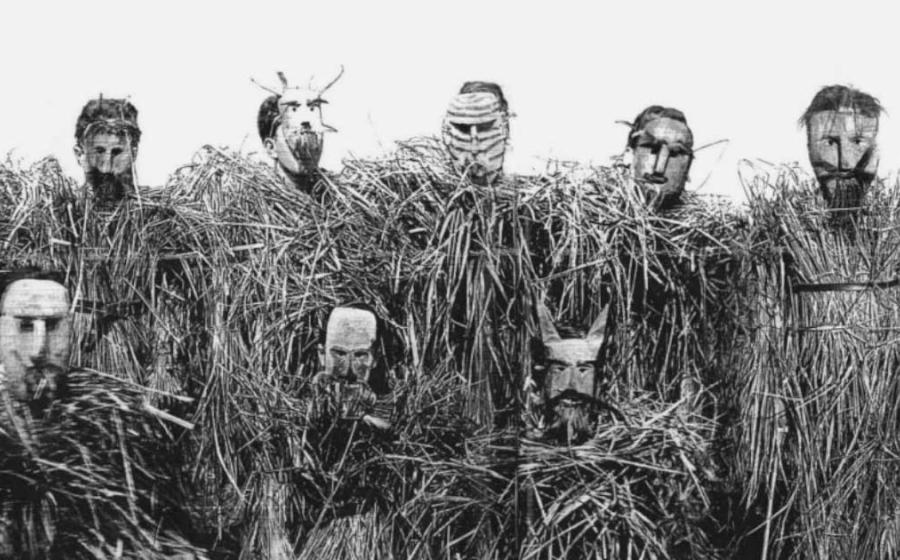 Descendants of Araucanians with ceremonial attire and bearded masks –Kollón– from Cautín in the Region of Araucanía, in southern Chile. These representations are strikingly similar to the Buttnmadl of the Berchtesgaden Valley in southern Germany. Source: Gustave Millet, ca. 1930, courtesy of the author Rafael Videla Eissmann