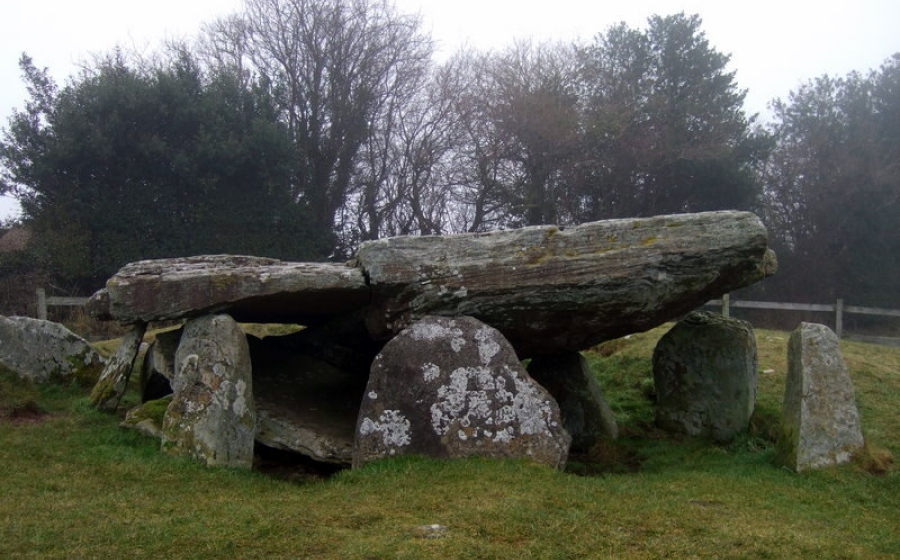 Arthur’s Stone dolmen, near Dorstone, Herefordshire, UK.