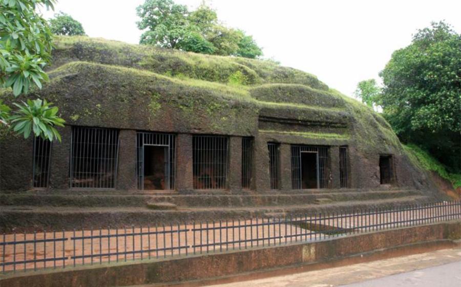 Entrance to the Arvalem Caves                     Source: Zeepak / CC BY-NC 2.0