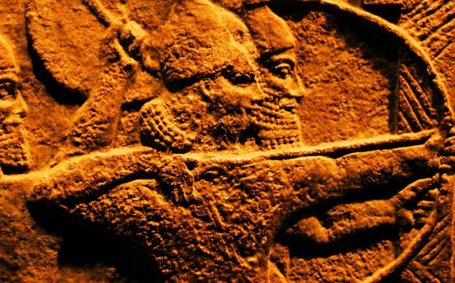 Tablet depicting Aryan warriors. Source: Justin Gauraqv Murgai / CC BY NC ND 2.0