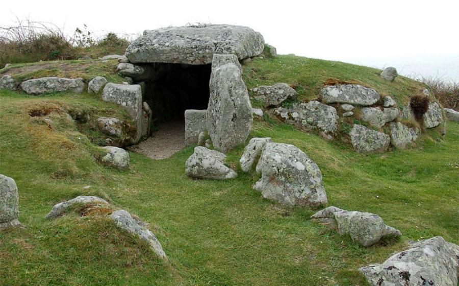 The entrance to Bant’s Carn             Source: Stringer, J / CC BY-NC 2.0