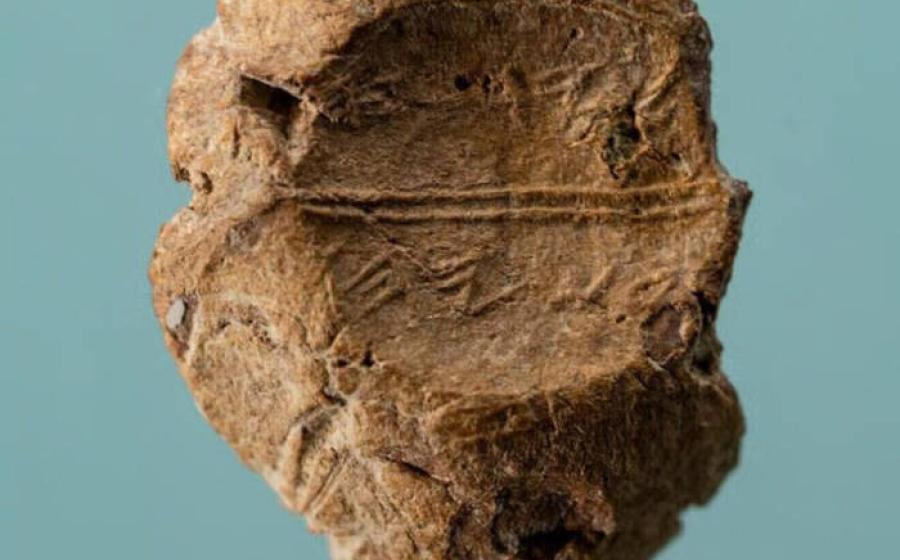 The clay seal impression bearing the name "Yeda'yah (son of) Asayahu" 
