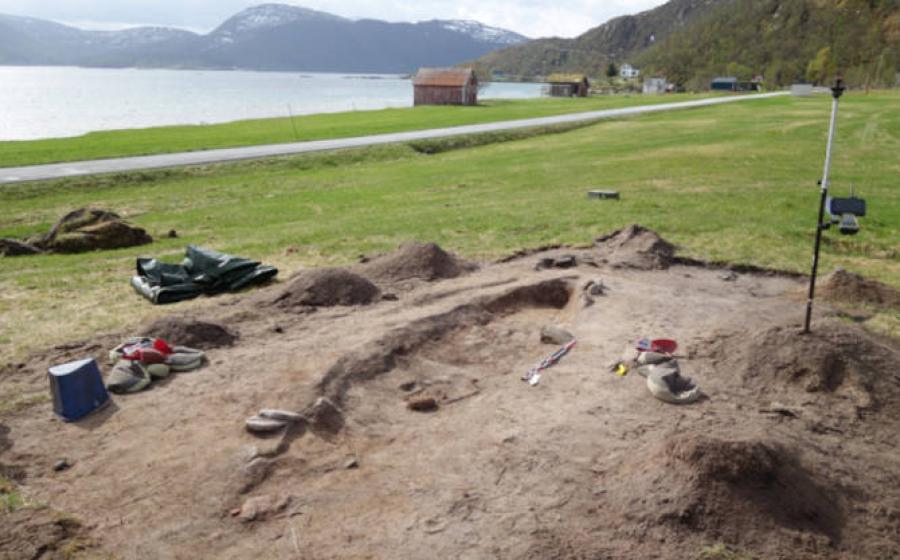 Overview of the boat burial site on Senja, Northern Norway. 