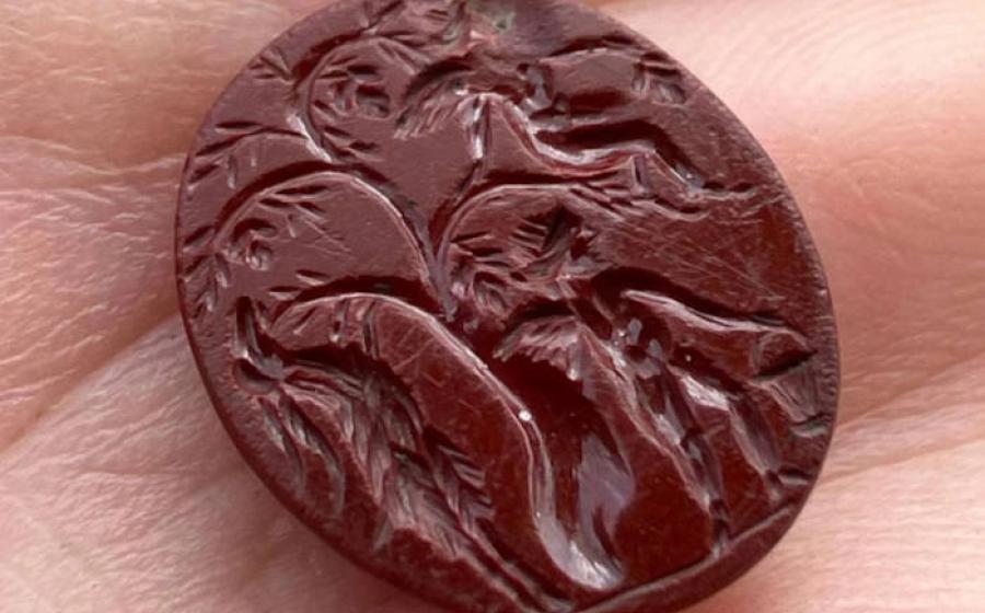 Carved gem with a rare dual cupid scene.