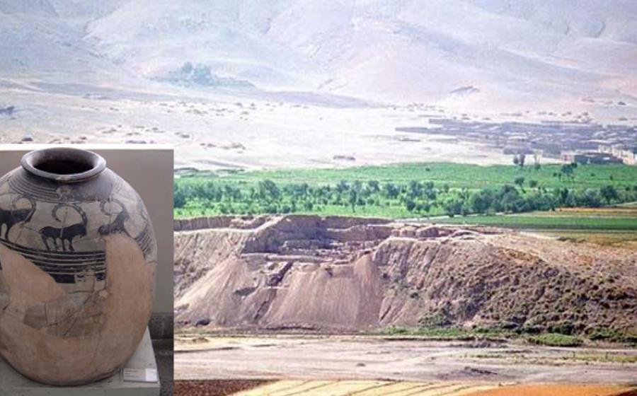 Godin Tepe archaeological site, Iran. (anahidnews.com) Insert: A decorated vessel that was found at Godin Tepe. 