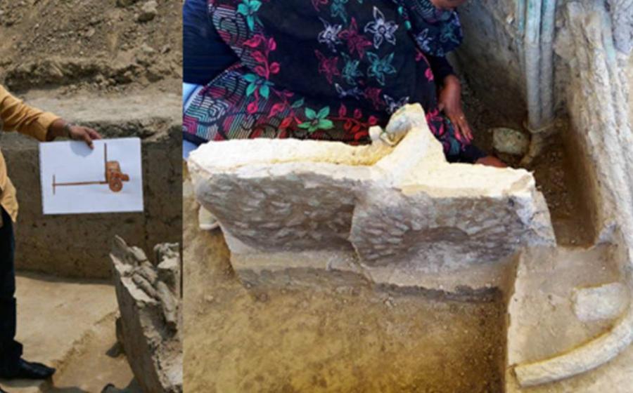 Chariot exposing the wheels and copper pillar.