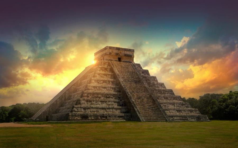 Pyramid Kukulkan, Chichén Itza, Mexico, Maya archeological site.      Source: IRStone / Adobe Stock