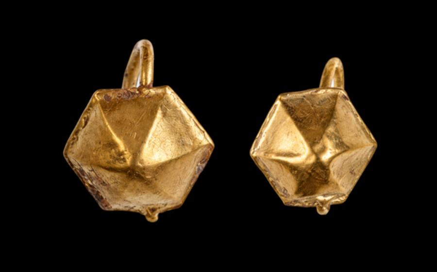 Gold earrings from the 1,750-year-old child’s grave at Stara Zagora.