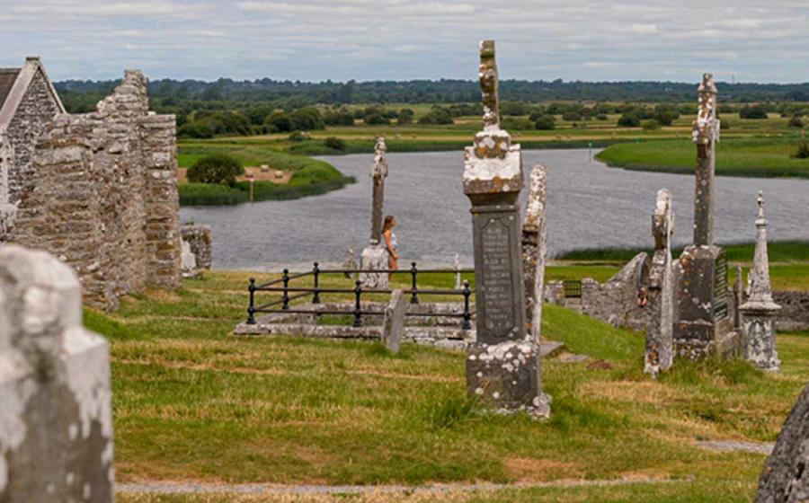 The monastery at Clonmacnoise held a strategic position.