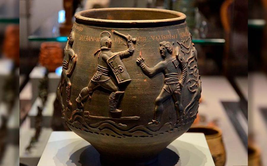 Two gladiators bear-baiting also depicted on the Colchester vase. (Carole Raddato / CC BY-SA 2.0)